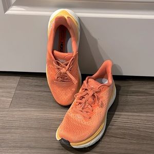 NWOT Women’s Clifton 8 Running Shoes